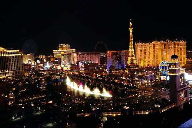 Vegas at night with Bellagio fountains - Las Vegas at night - CES 2014 - Consumer Electronics Show - Las Vegas