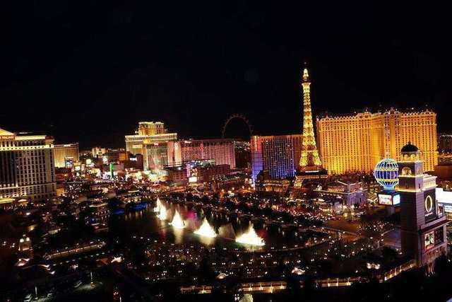 Vegas at night with Bellagio fountains - Las Vegas at night - CES 2014 - Consumer Electronics Show - Las Vegas